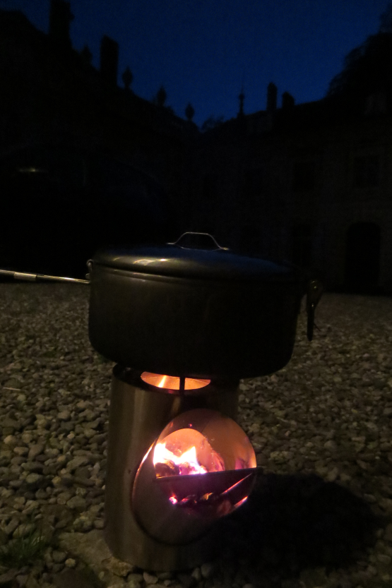 Black rocket stove